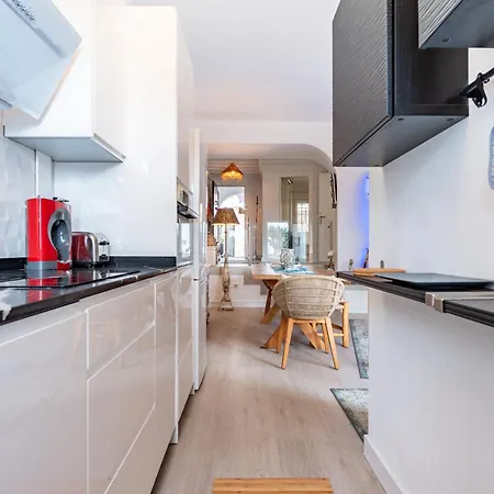 Beautiful Frontline Apartment *